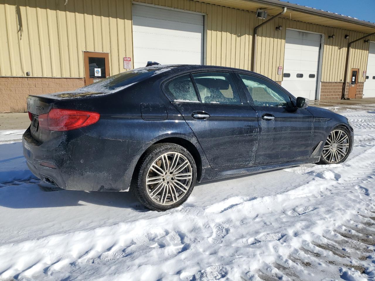 2018 BMW M5 VIN WBAJB9C5XJB035254 Copart auction photo, side / front end damage thumbnail 3