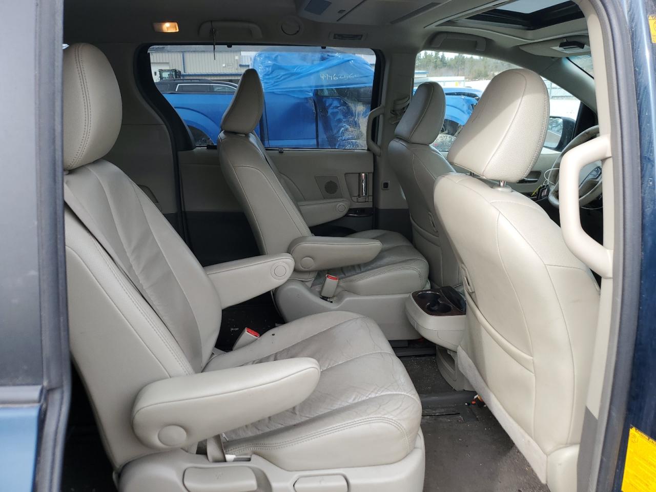 2011 Toyota Sienna VIN 5TDDK3DC7BS019811 Copart auction photo, front end damage thumbnail 11