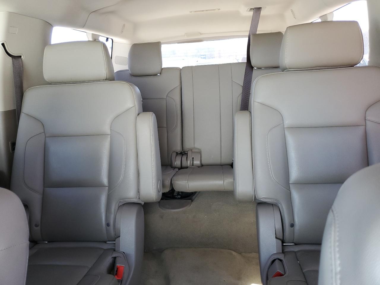 2018 Chevrolet Suburban VIN 1GNSKHKCXJR189138 Copart auction photo, minor dent/scratches damage thumbnail 10