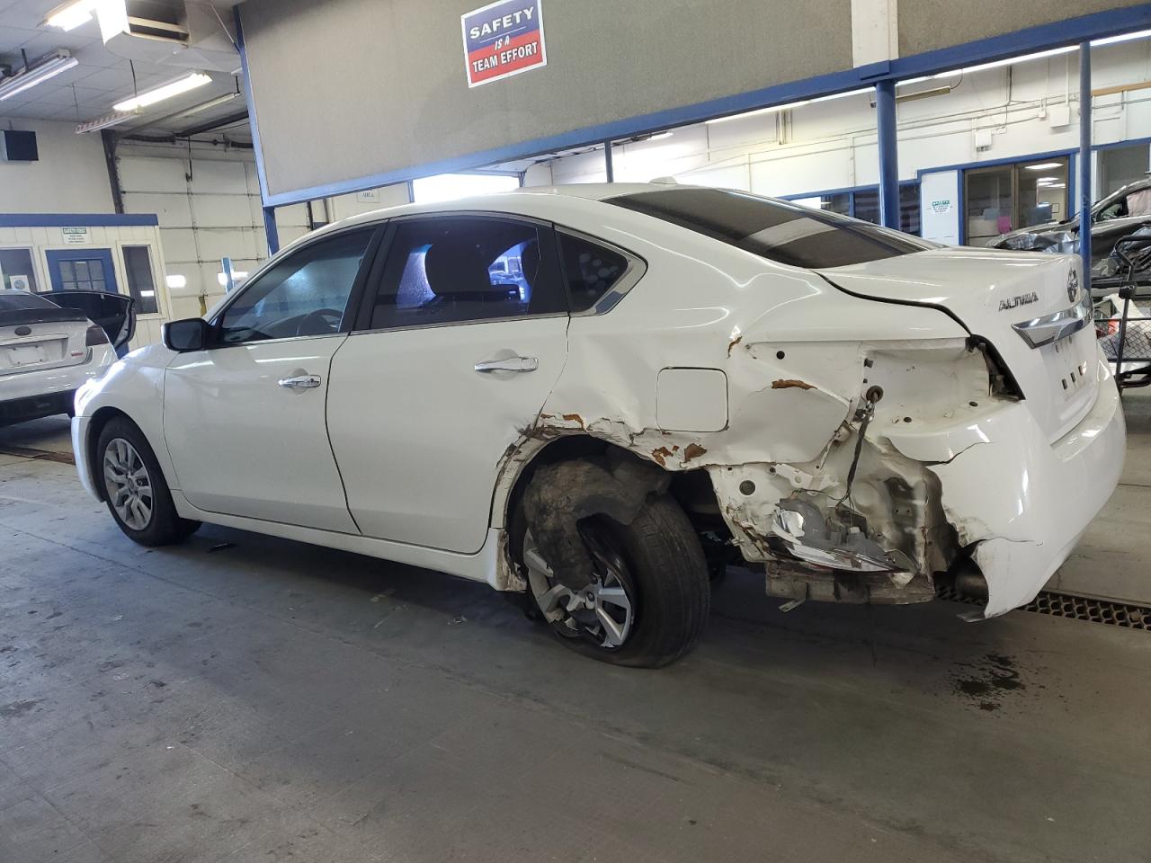 2015 Nissan Altima VIN 1N4AL3AP7FN386202 Copart auction photo, rear end / front end damage thumbnail 2