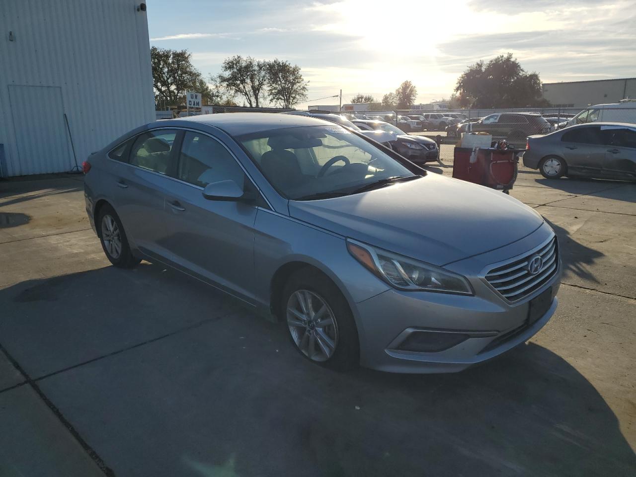 2017 Hyundai Sonata VIN 5NPE24AF0HH470716 Copart auction photo, side / rear end damage thumbnail 4