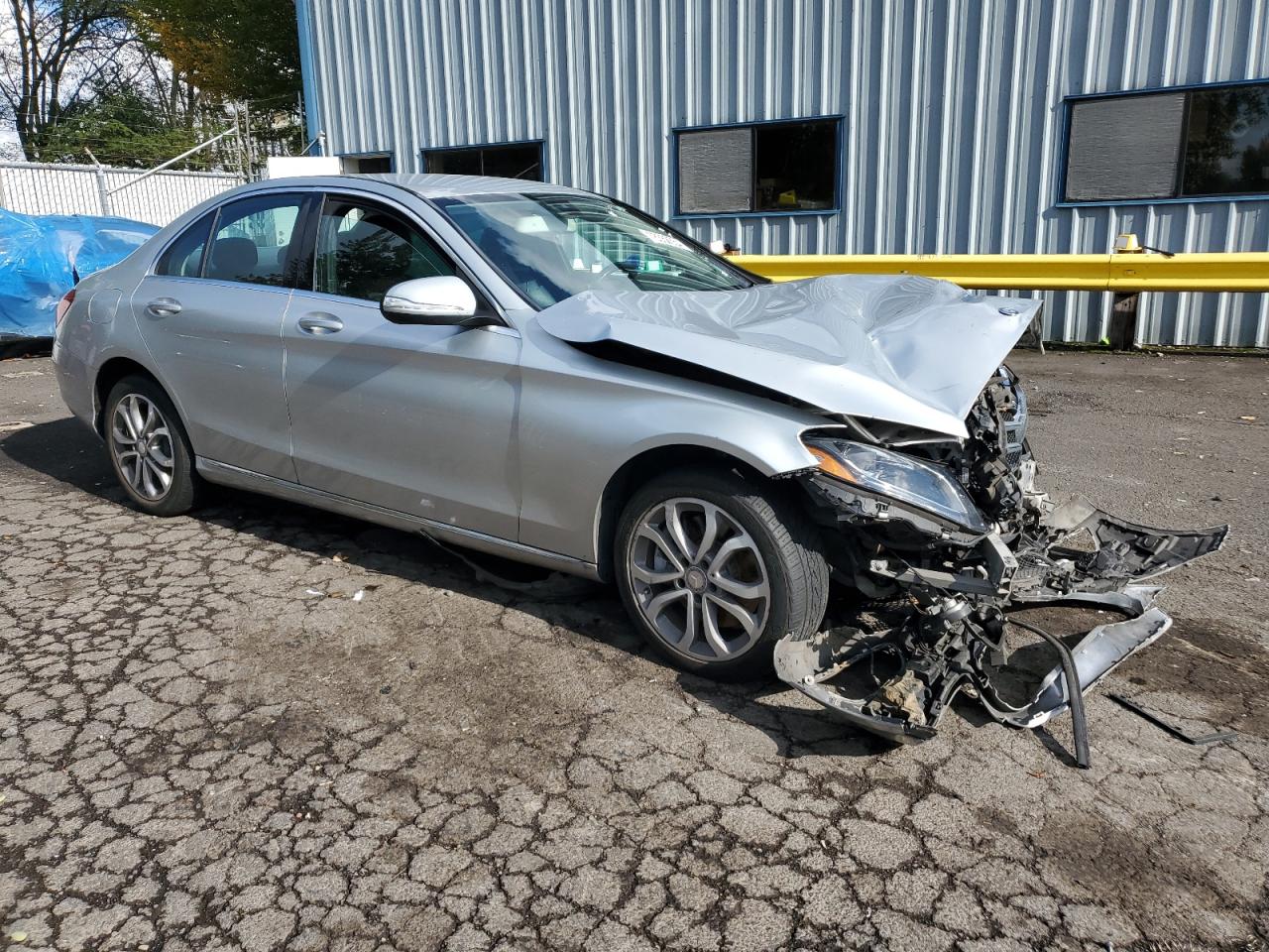 2015 Mercedes-Benz C-klasse VIN 55SWF4KB6FU075163 Copart auction photo, front end / side damage thumbnail 4
