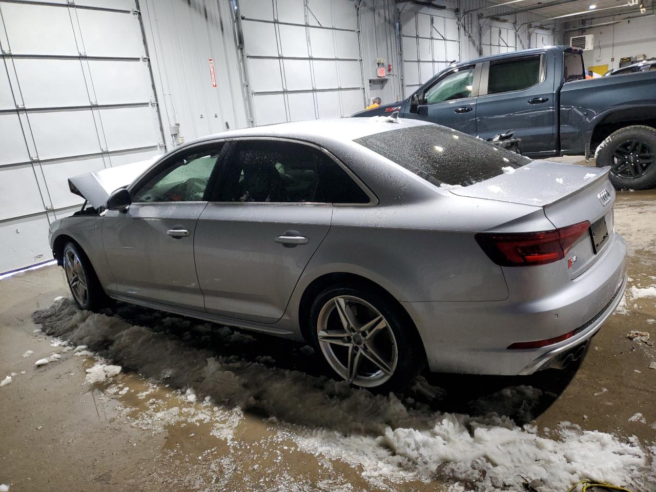 2018 Audi RS4 VIN WAUB4AF44JA018345 Copart auction photo, front end / minor dent/scratches damage thumbnail 2