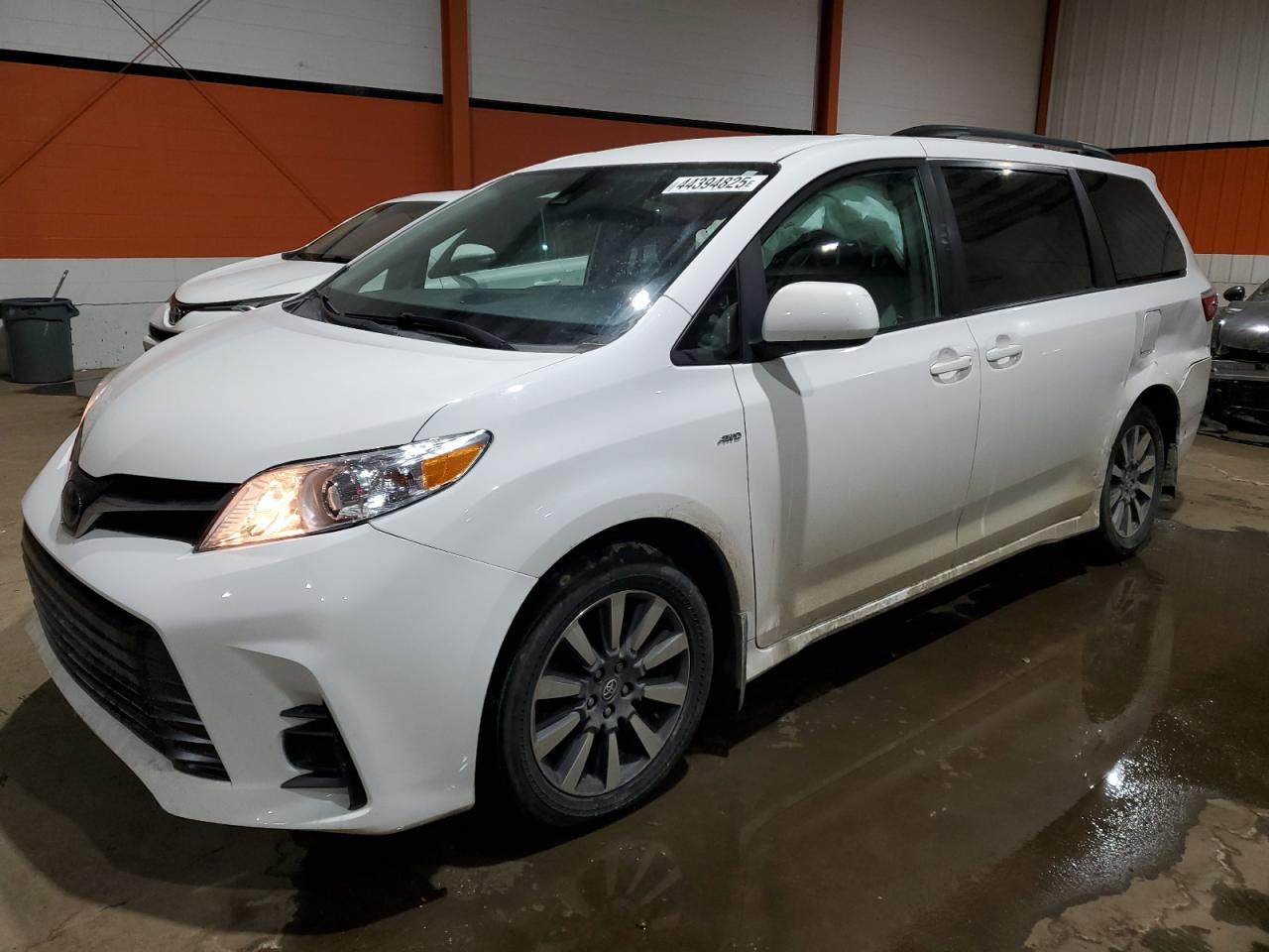 2019 Toyota Sienna VIN 5TDJZ3DC4KS215557 - Copart auction photo