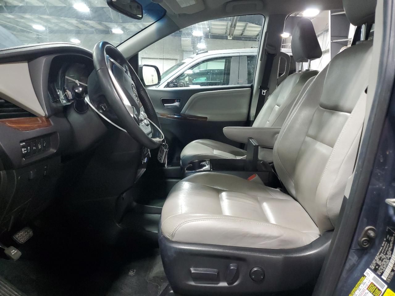 2015 Toyota Sienna VIN 5TDDK3DC1FS096695 Copart auction photo, rear end / side damage thumbnail 7