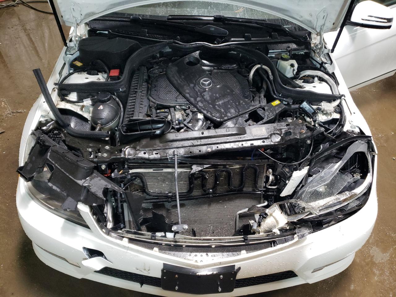 2014 Mercedes-Benz C-klasse VIN WDDGF8AB1EA946000 Copart auction photo, front end damage thumbnail 11