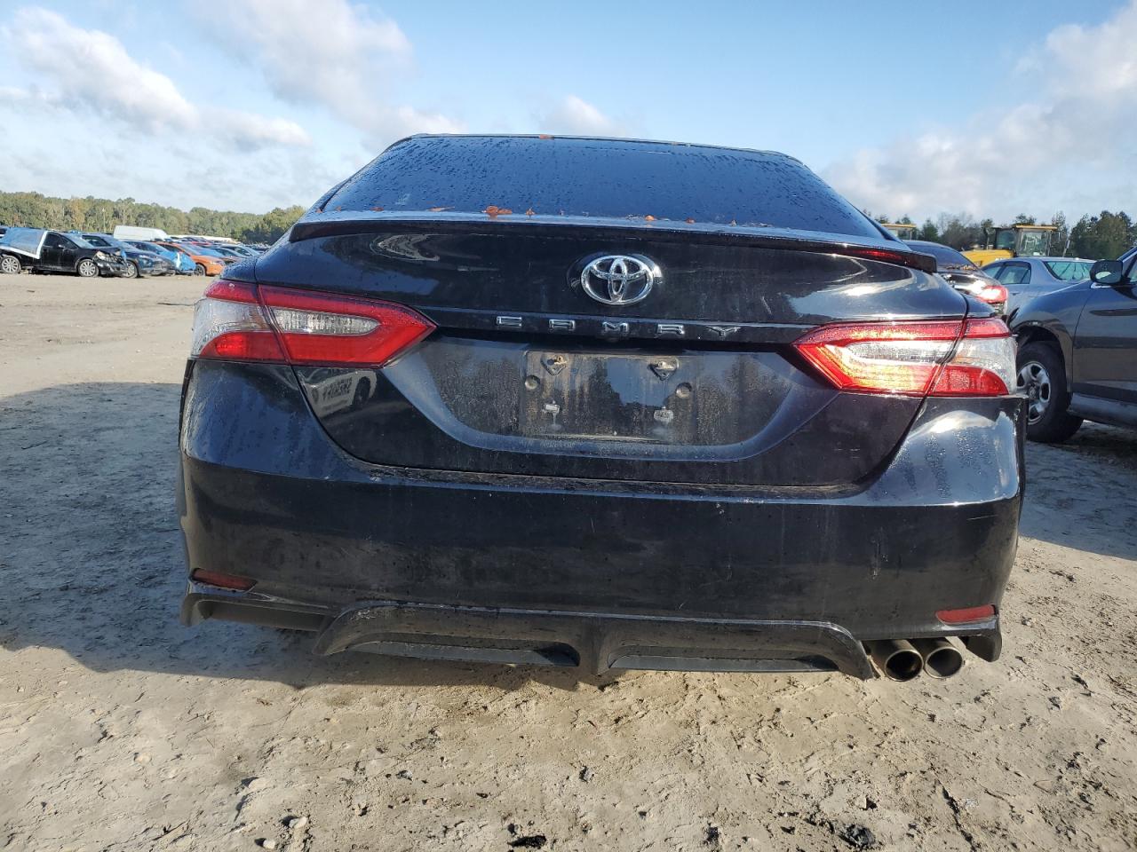 2018 Toyota Camry VIN 4T1B11HK5JU582409 Copart auction photo, side damage thumbnail 6