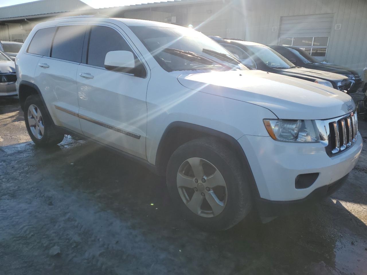 2011 Jeep Grand Cherokee VIN 1J4RS4GG2BC517081 Copart auction photo, mechanical / minor dent/scratches damage thumbnail 4