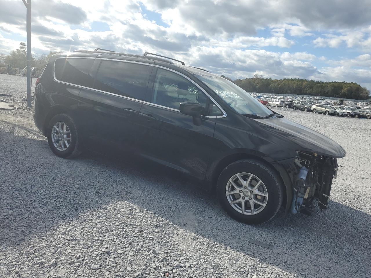 2020 Chrysler Voyager VIN 2C4RC1DG9LR265764 Copart auction photo, front end / side damage thumbnail 4