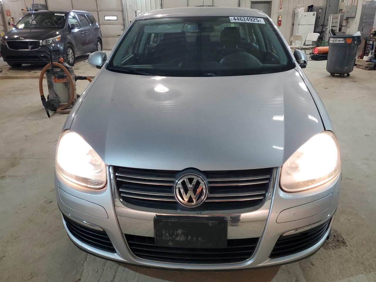 2010 Volkswagen Jetta VIN 3VWJX7AJ0AM002486 Copart auction photo, front end / side damage thumbnail 5