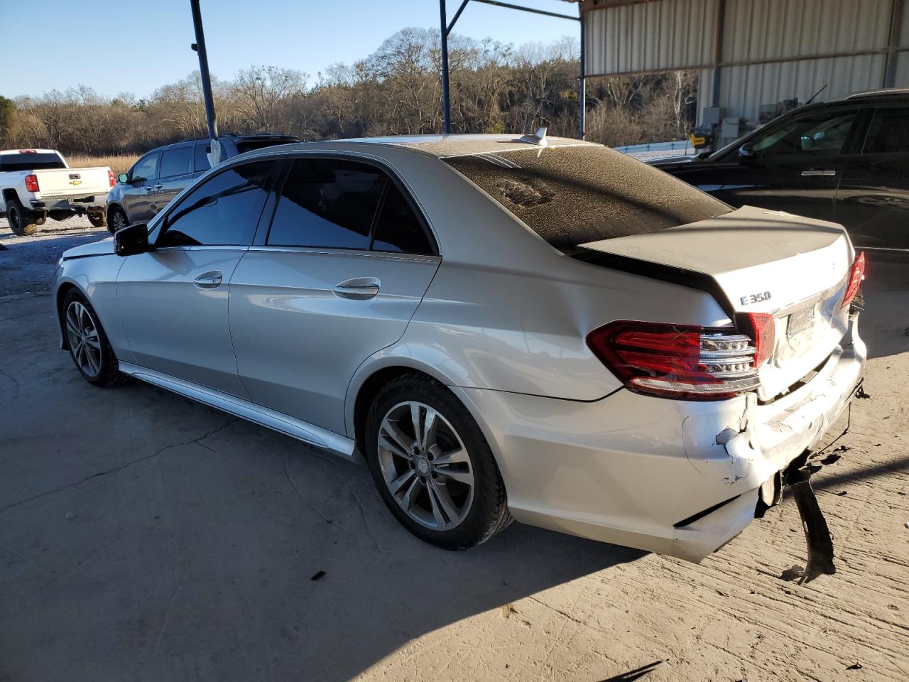 2016 Mercedes-Benz E-klasse VIN WDDHF5KB4GB180374 Copart auction photo, rear end / minor dent/scratches damage thumbnail 2