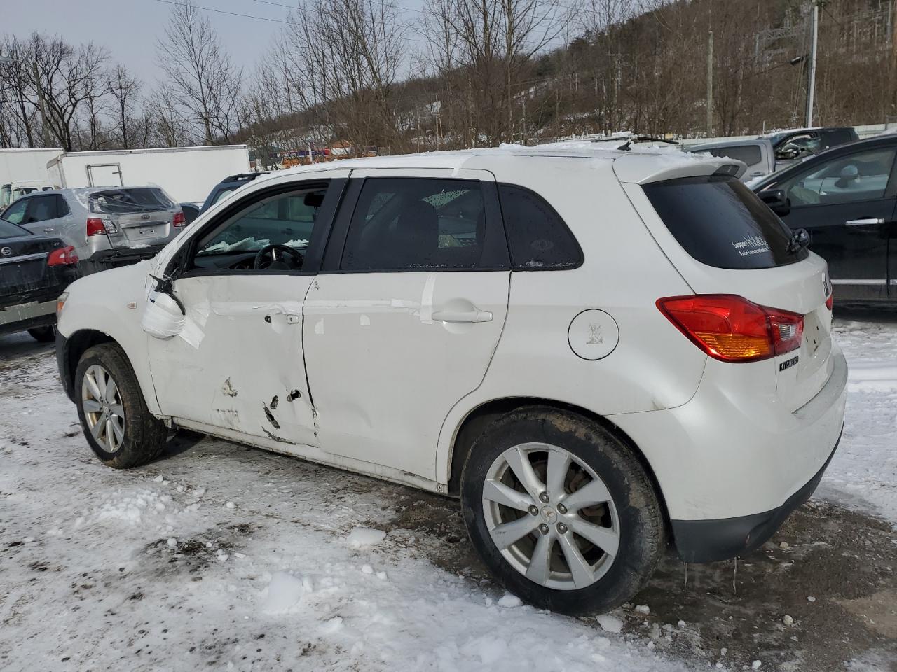 2014 Mitsubishi Outlander VIN 4A4AR3AUXEE005089 Copart auction photo, side / front end damage thumbnail 2