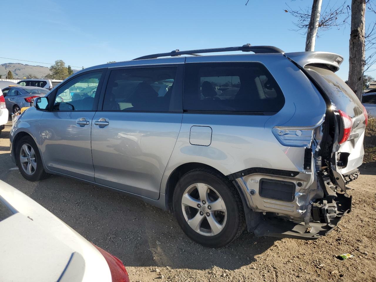 2015 Toyota Sienna VIN 5TDKK3DC3FS577104 Copart auction photo, rear end damage thumbnail 2