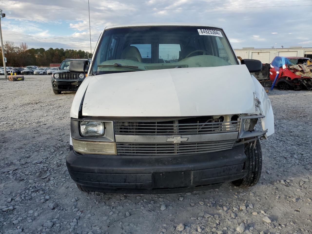 2000 Chevrolet Astro VIN 1GCDM19W1YB184660 Copart auction photo, front end / side damage thumbnail 5