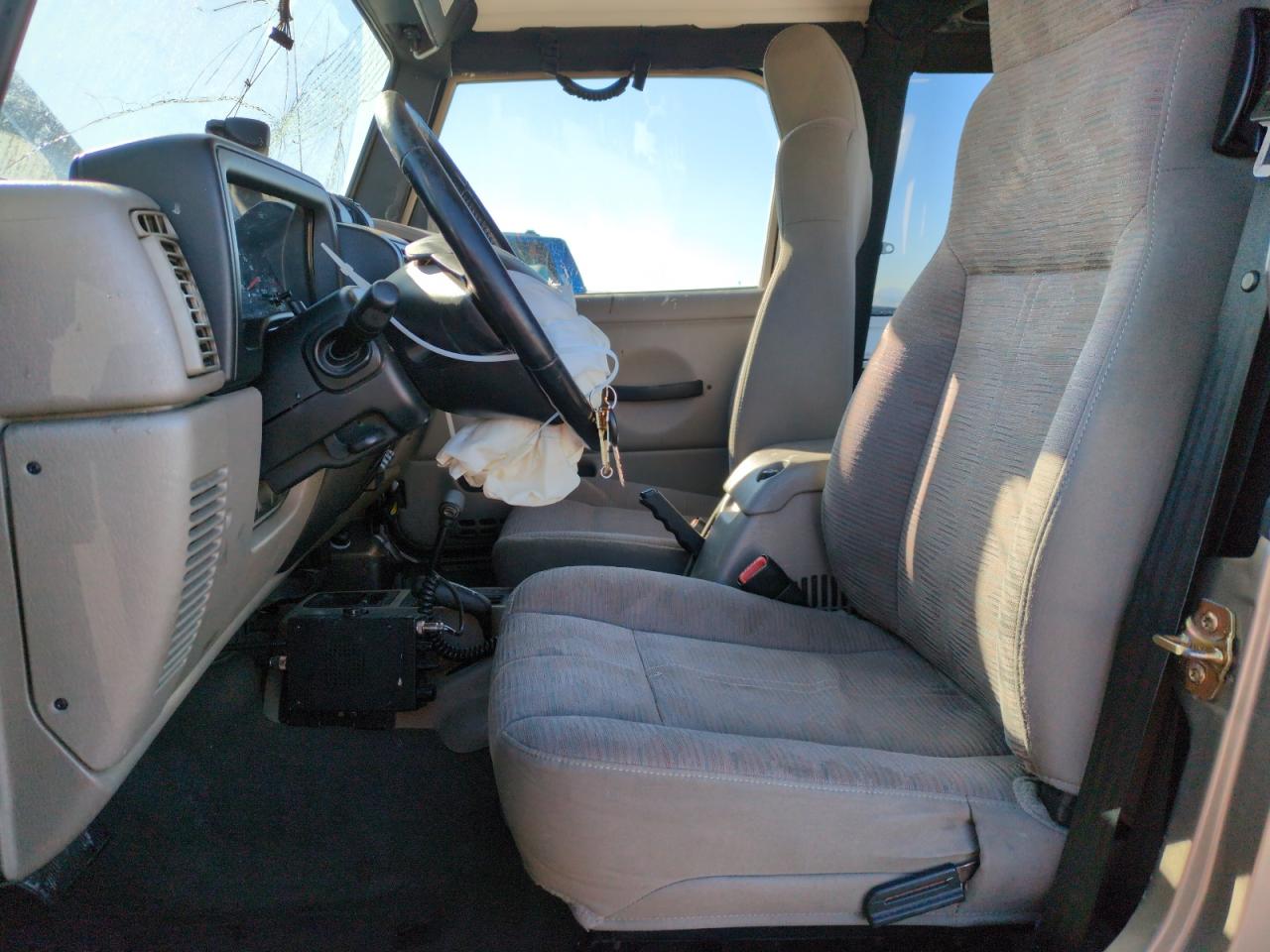 2004 Jeep Wrangler VIN 1J4FA69S14P749749 Copart auction photo, front end damage thumbnail 7
