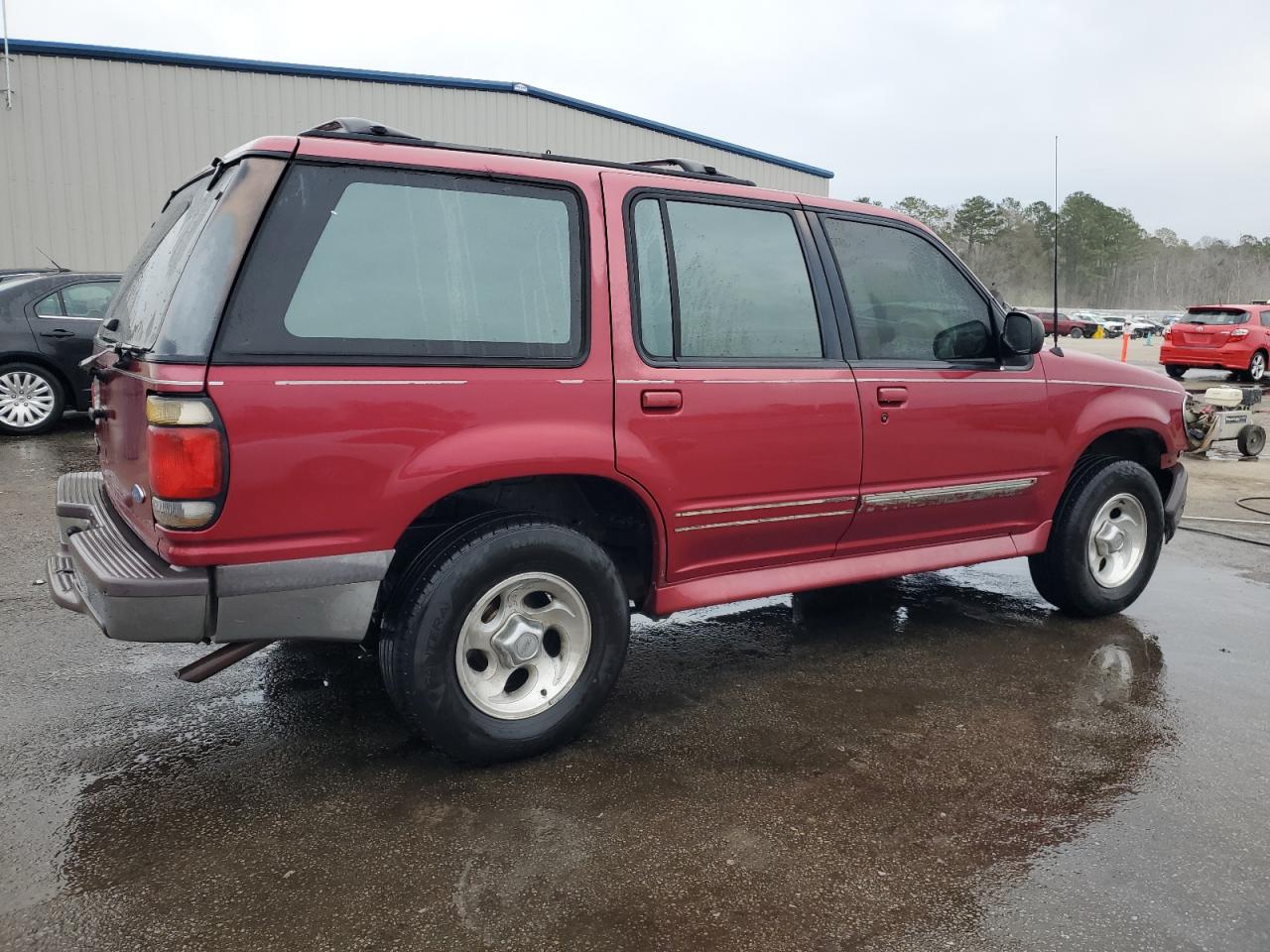 1996 Ford Explorer VIN 1FMDU32X5TUB50678 Copart auction photo, front end damage thumbnail 3