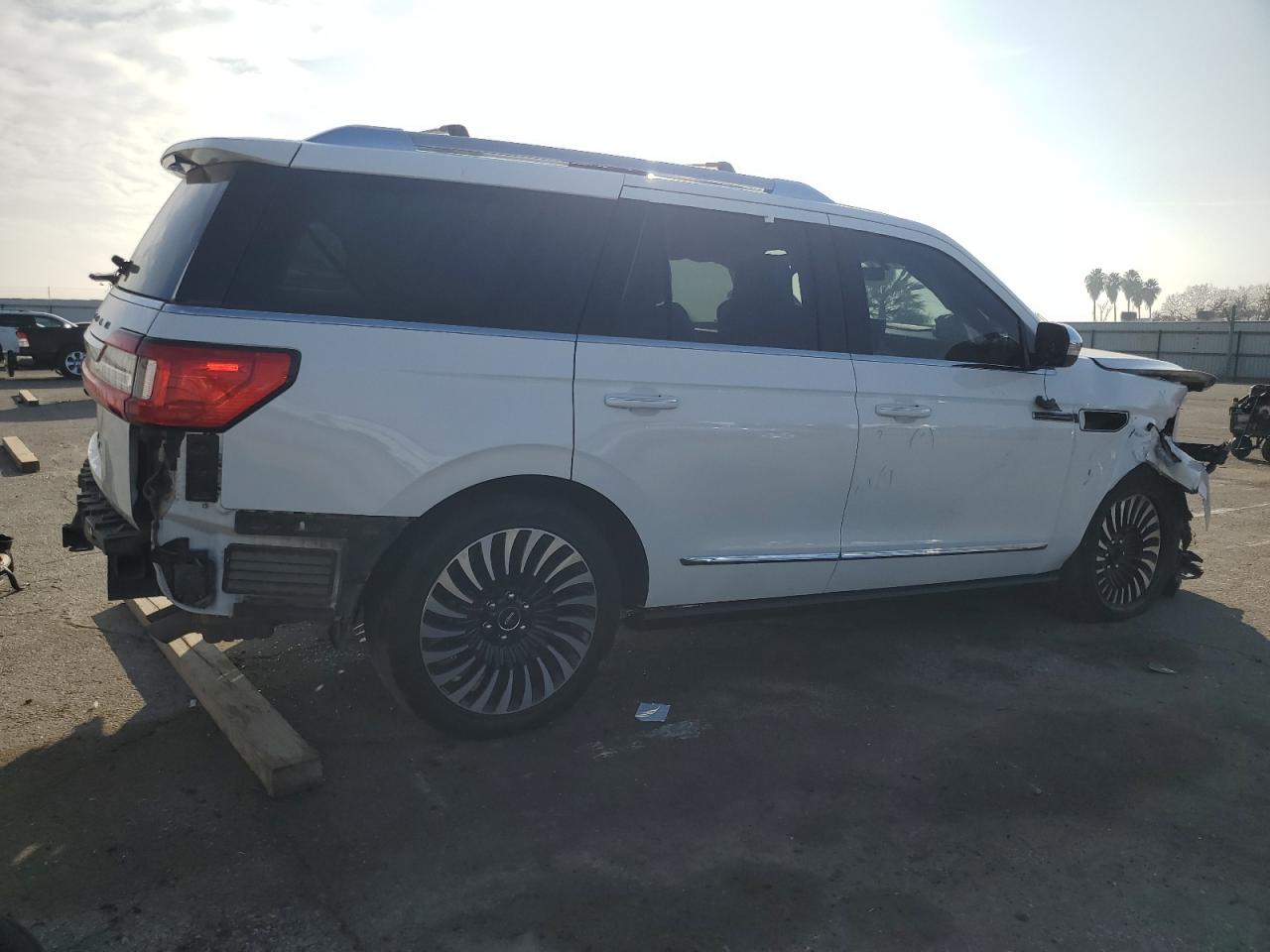 2020 Lincoln Navigator VIN 5LMJJ2TT4LEL18352 Copart auction photo, all over damage thumbnail 3