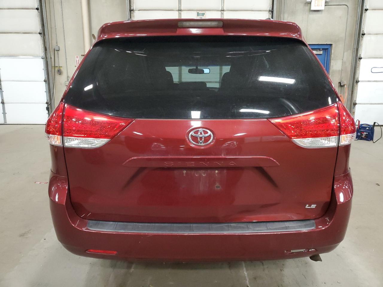 2011 Toyota Sienna VIN 5TDKK3DC5BS117064 Copart auction photo, rear end / front end damage thumbnail 6