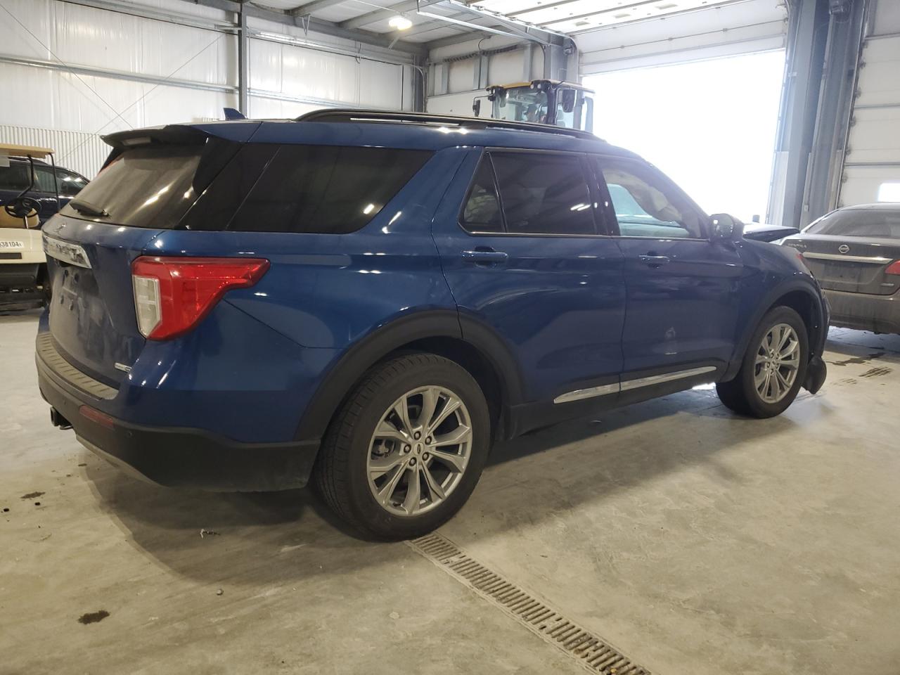 2020 Ford Explorer VIN 1FMSK8DH3LGC29135 Copart auction photo, front end / side damage thumbnail 3