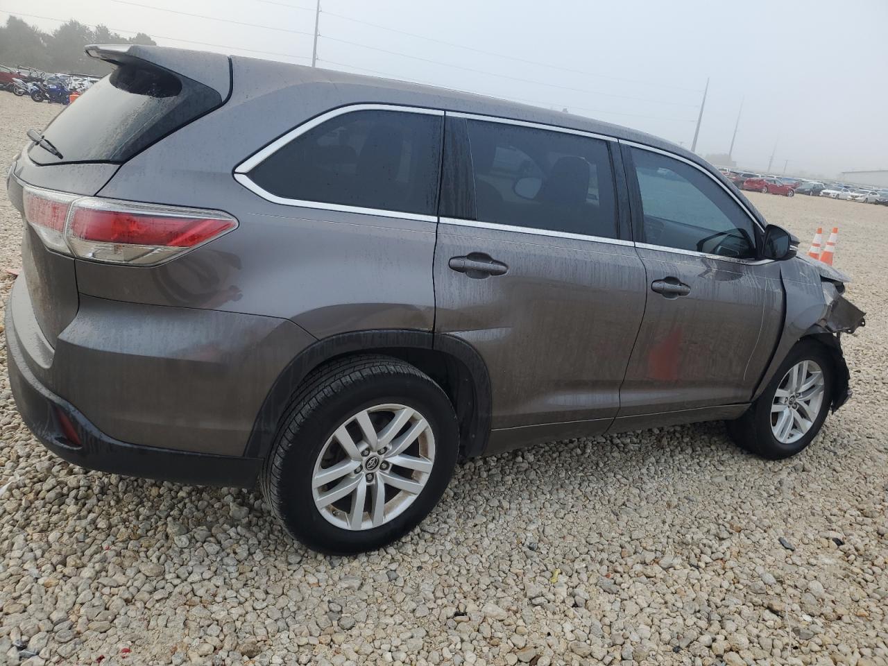 2016 Toyota Highlander VIN 5TDZKRFH8GS133924 Copart auction photo, front end damage thumbnail 3