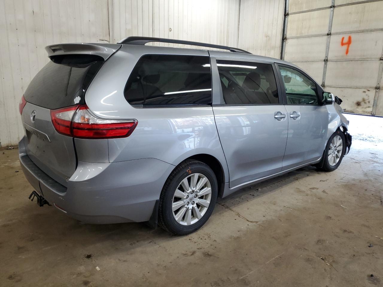 2017 Toyota Sienna VIN 5TDJZ3DC6HS172185 Copart auction photo, front end damage thumbnail 3