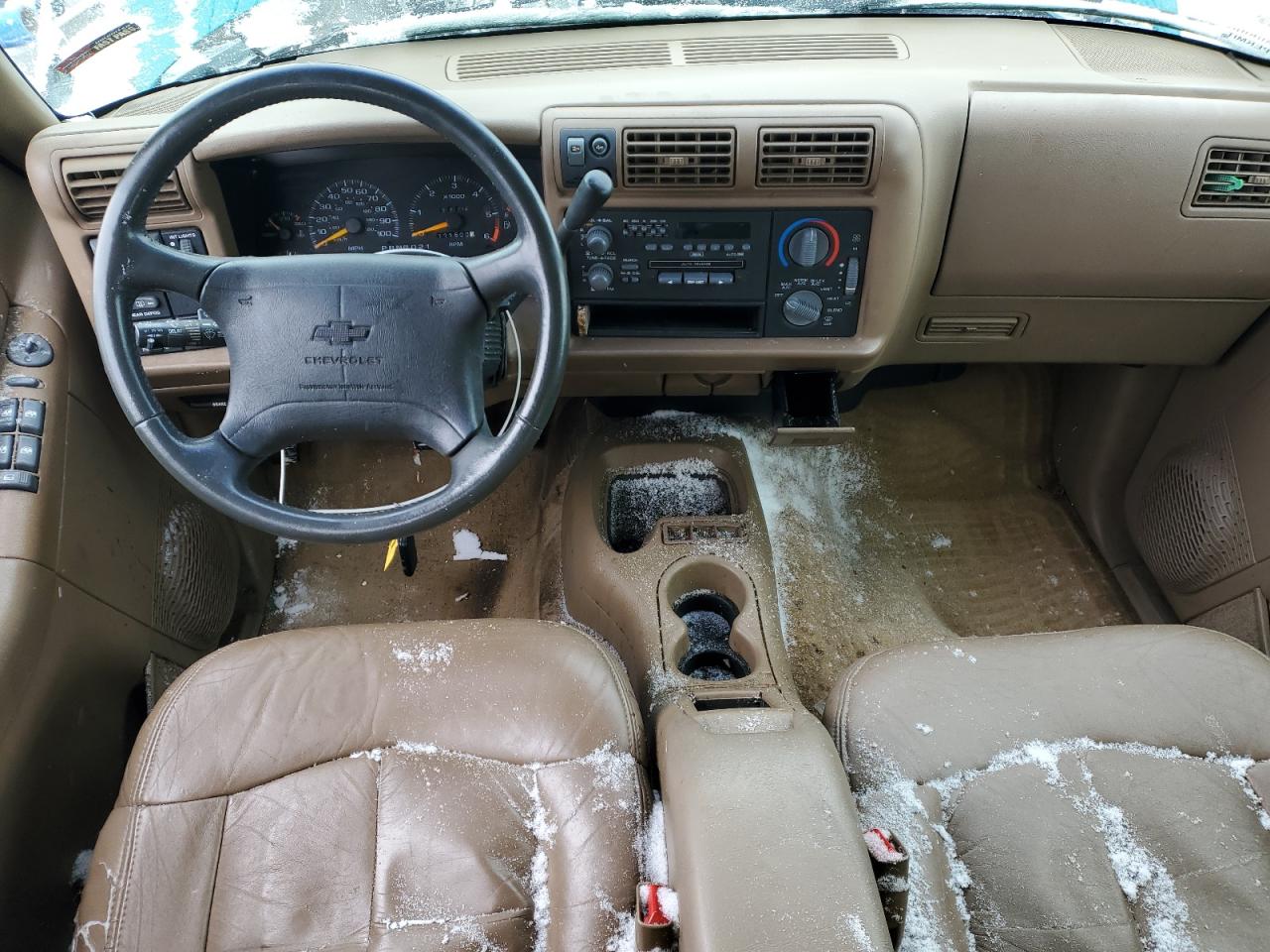1995 Chevrolet Blazer VIN 1GNDT13W0S2208862 Copart auction photo, side / front end damage thumbnail 8