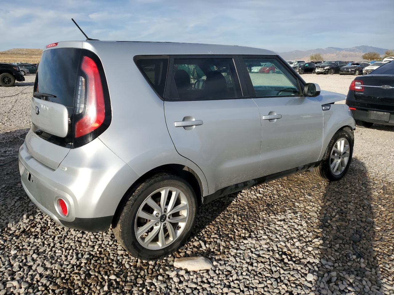 2018 KIA Soul VIN KNDJP3A50J7601090 Copart auction photo, front end damage thumbnail 3