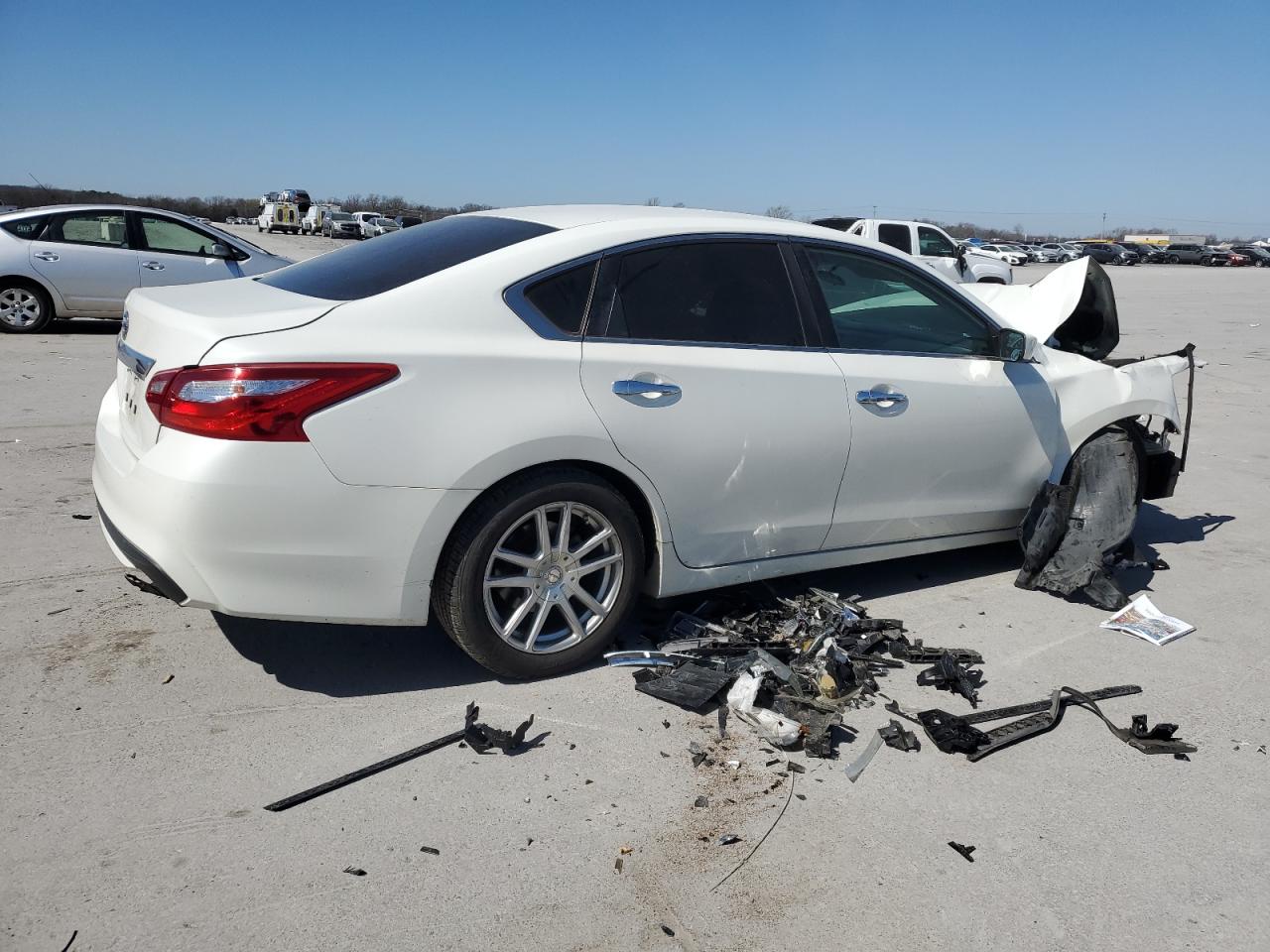 2016 Nissan Altima VIN 1N4AL3AP2GN324384 Copart auction photo, front end damage thumbnail 3