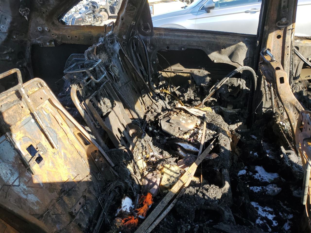 2019 KIA Sorento VIN 5XYPG4A37KG595632 Copart auction photo, burn / all over damage thumbnail 11