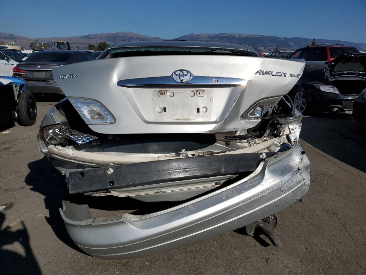 2001 Toyota Avalon VIN 4T1BF28B31U136427 Copart auction photo, all over damage thumbnail 6