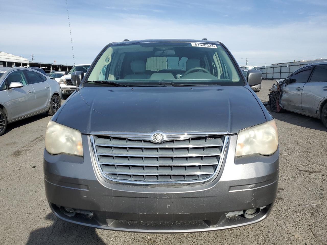 2009 Chrysler Town & Country VIN 2A8HR54119R641615 Copart auction photo, minor dent/scratches damage thumbnail 5
