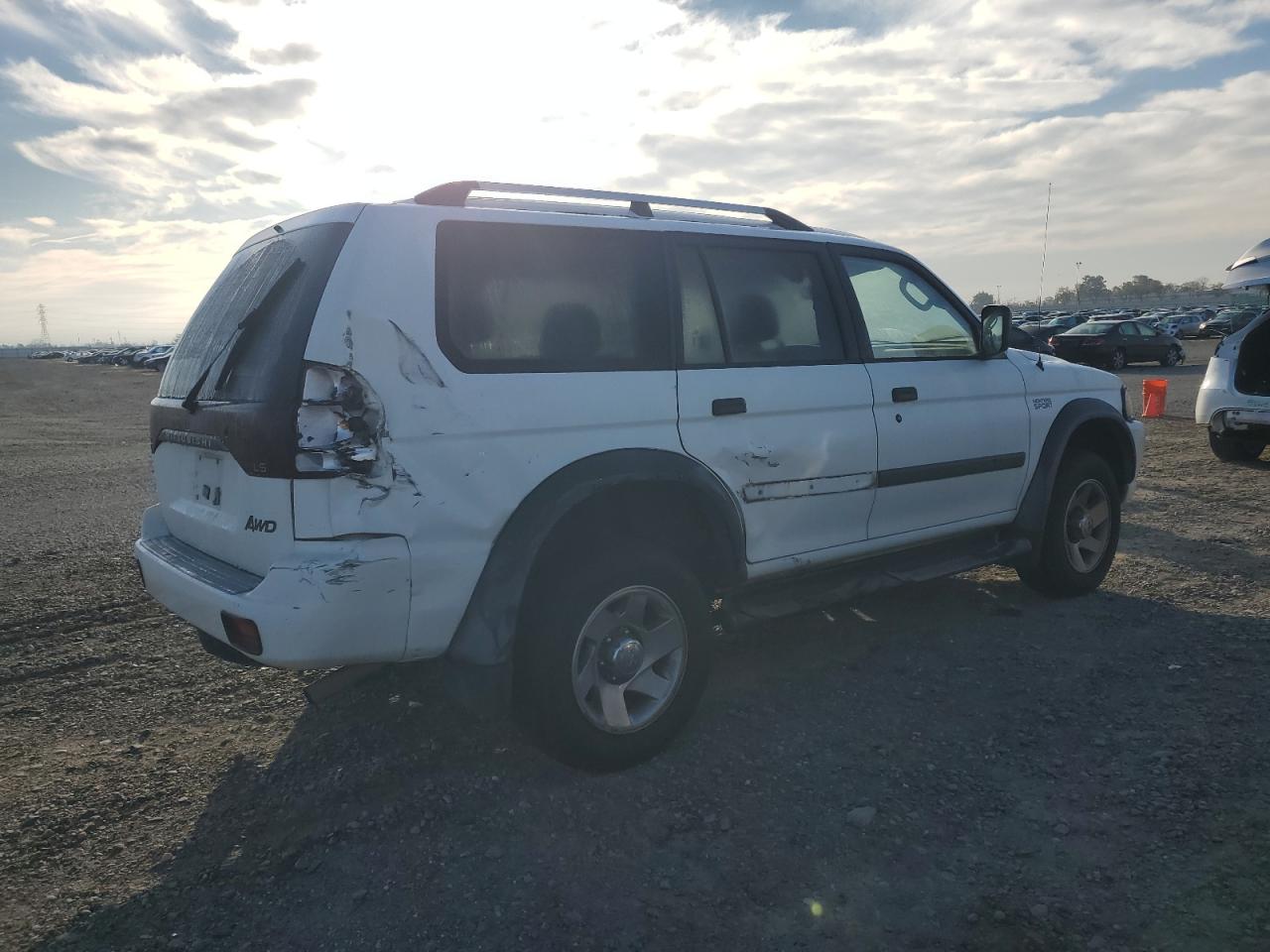 2004 Mitsubishi Montero VIN JA4MT21R44J001101 Copart auction photo, rear end / side damage thumbnail 3