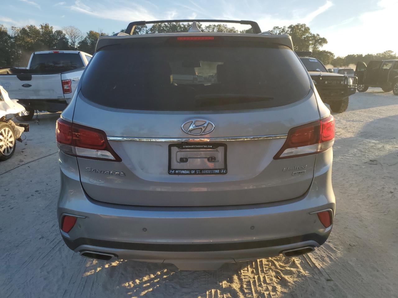 2018 Hyundai Santa Fe VIN KM8SR4HF2JU295168 Copart auction photo, front end / minor dent/scratches damage thumbnail 6