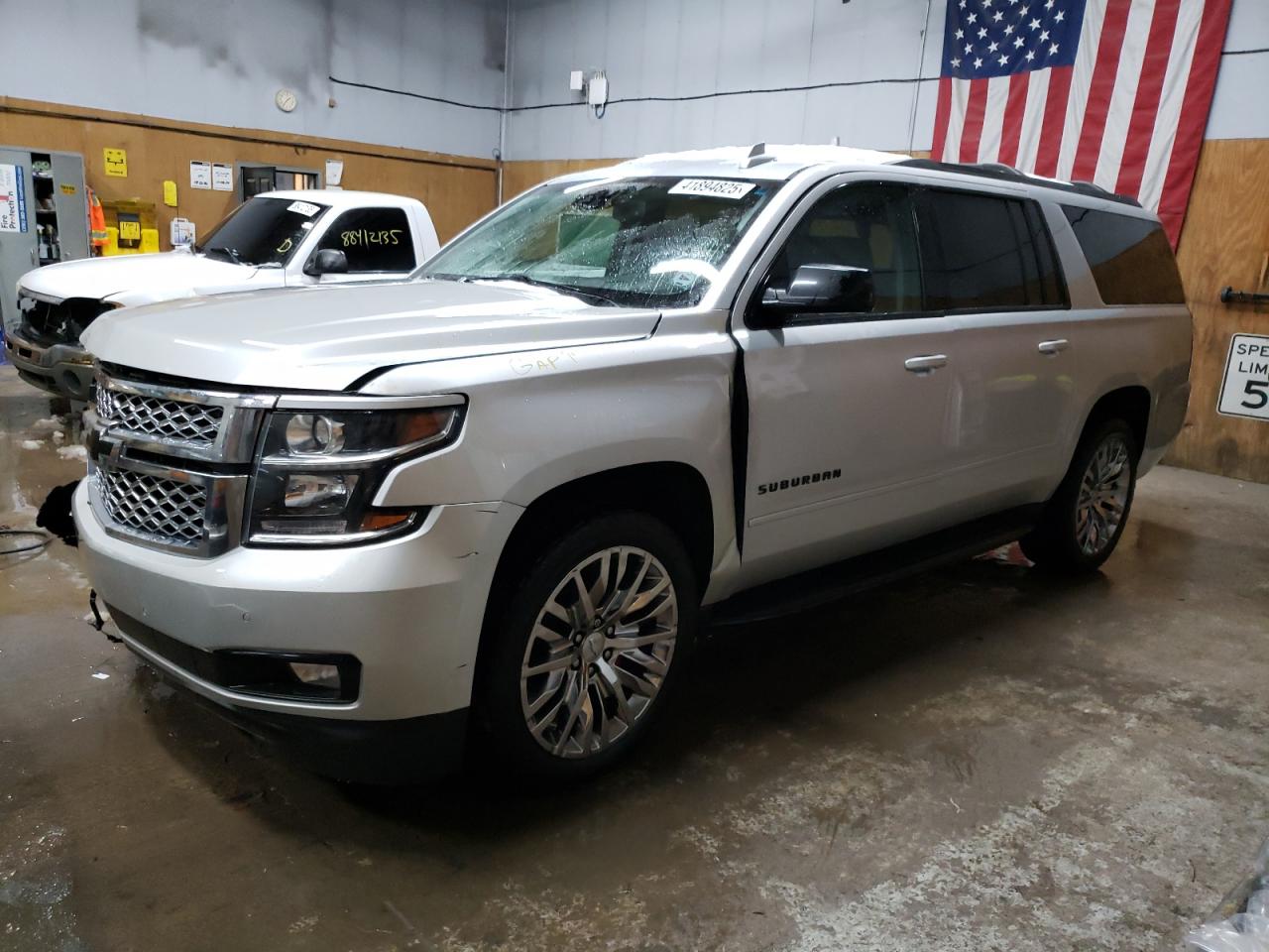 2019 Chevrolet Suburban VIN 1GNSKJKJ2KR242552