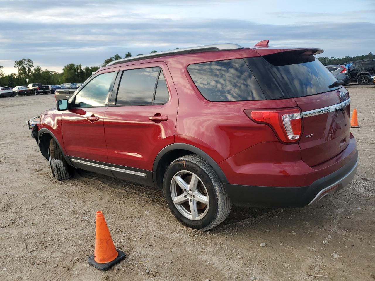 2017 Ford Explorer VIN 1FM5K8D80HGB31362 Copart auction photo, side / front end damage thumbnail 2