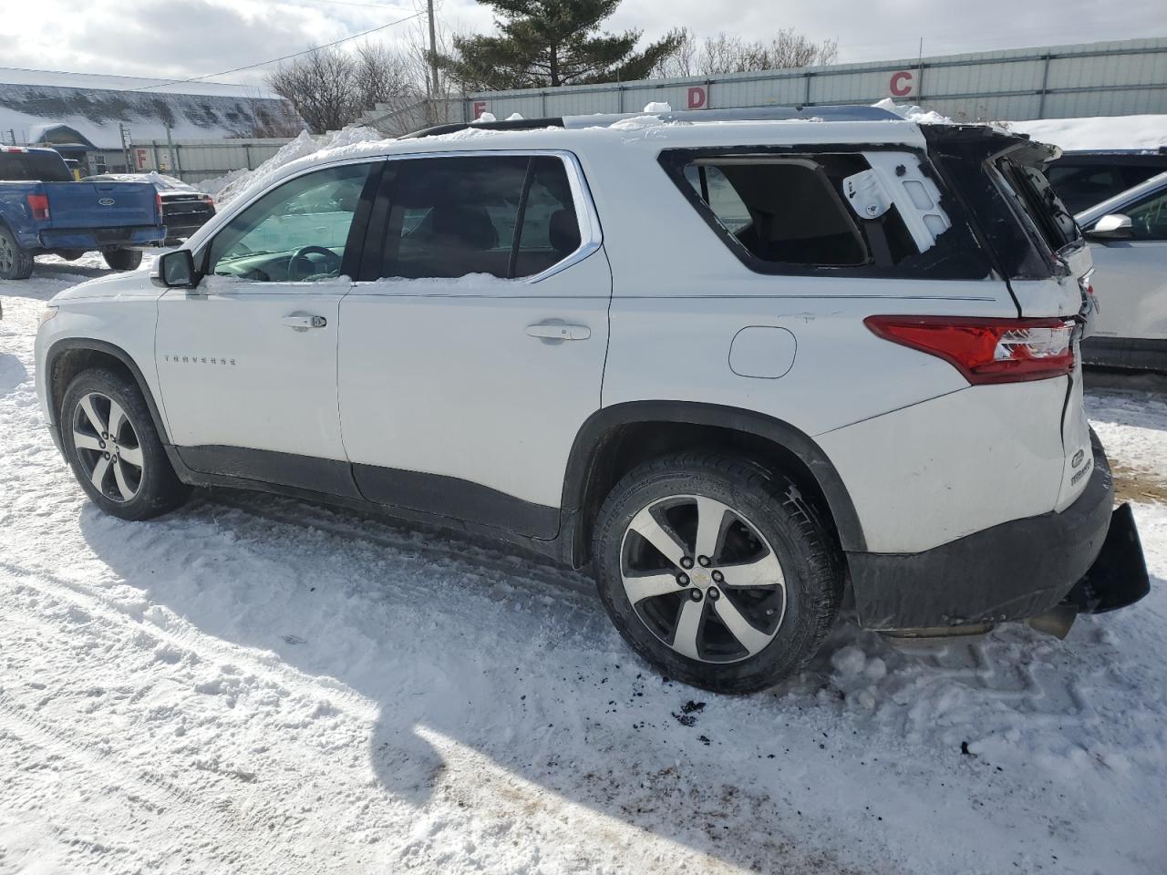 2018 Chevrolet Traverse VIN 1GNERHKW1JJ194004 Copart auction photo, rear end / side damage thumbnail 2