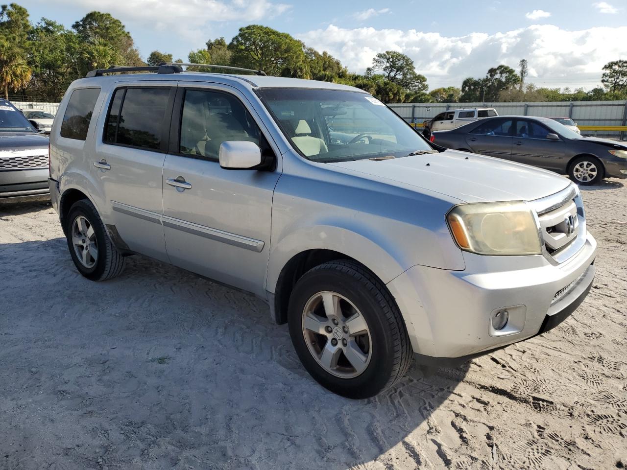 2011 Honda Pilot VIN 5FNYF3H43BB003327 Copart auction photo, rear end / minor dent/scratches damage thumbnail 4