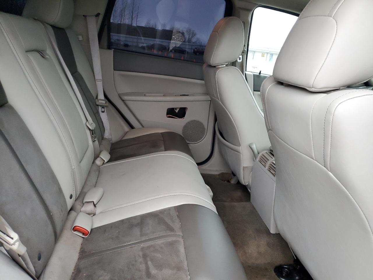2006 Jeep Grand Cherokee VIN 1J8HR68206C130250 Copart auction photo, side / rear end damage thumbnail 11