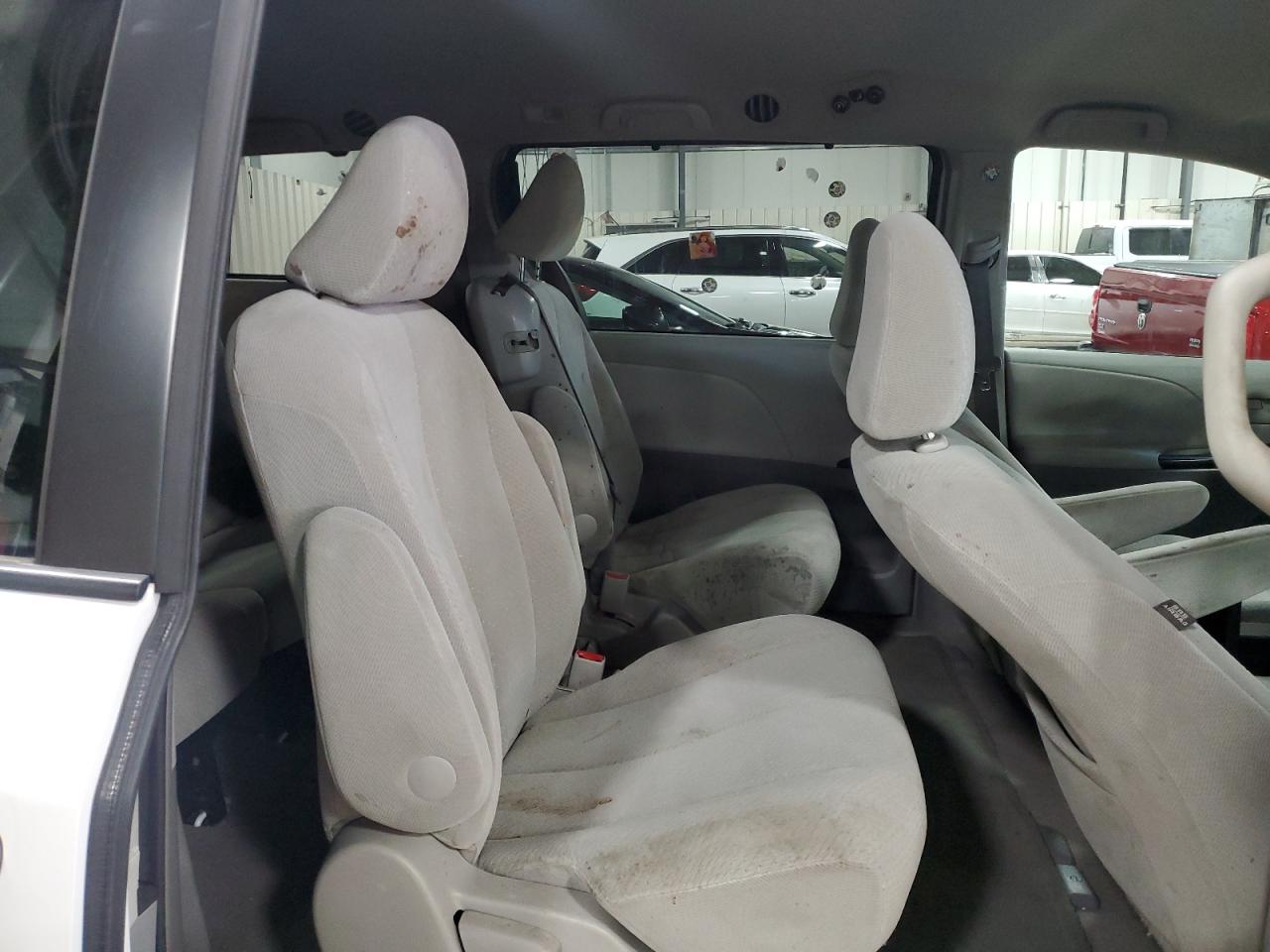 2011 Toyota Sienna VIN 5TDKK3DC4BS030448 Copart auction photo, rear end damage thumbnail 11