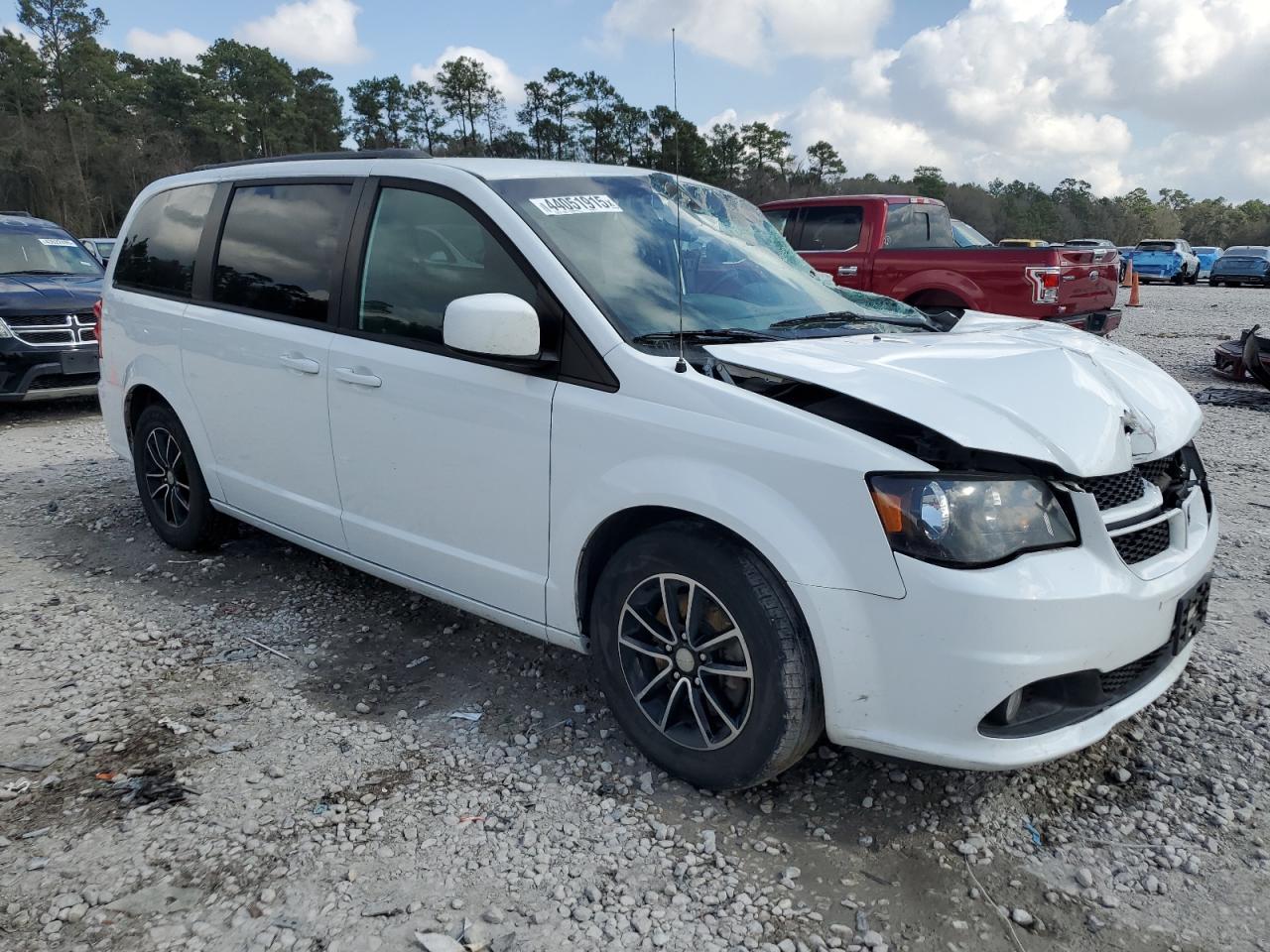 2018 Dodge Caravan VIN 2C4RDGEG2JR239311 Copart auction photo, front end / top/roof damage thumbnail 4