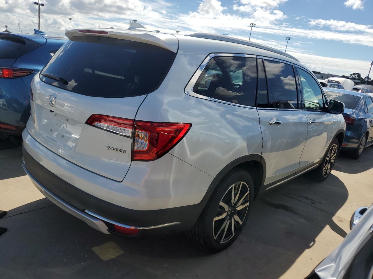 2021 Honda Pilot VIN 5FNYF5H64MB041813 Copart auction photo, water/flood damage thumbnail 3