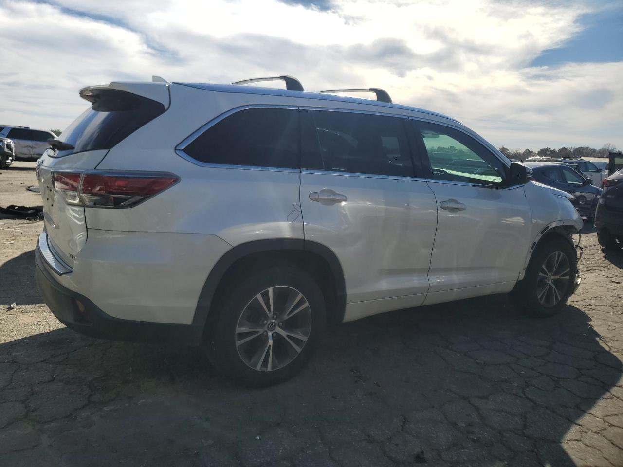2016 Toyota Highlander VIN 5TDKKRFH4GS153086 Copart auction photo, front end damage thumbnail 3