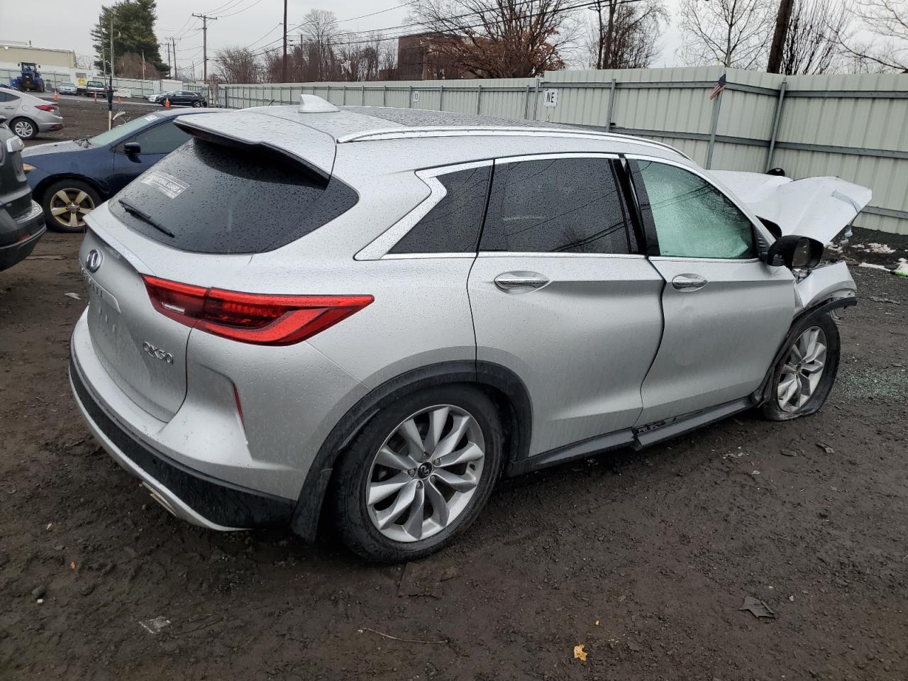 2020 Infiniti QX50 VIN 3PCAJ5M31LF106868 Copart auction photo, front end / side damage thumbnail 3