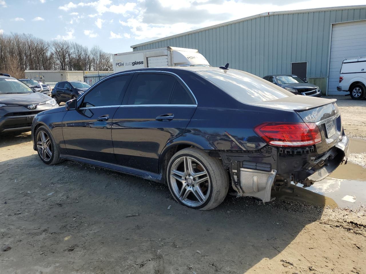 2014 Mercedes-Benz E-klasse VIN WDDHF5KB0EA905648 Copart auction photo, rear end / minor dent/scratches damage thumbnail 2