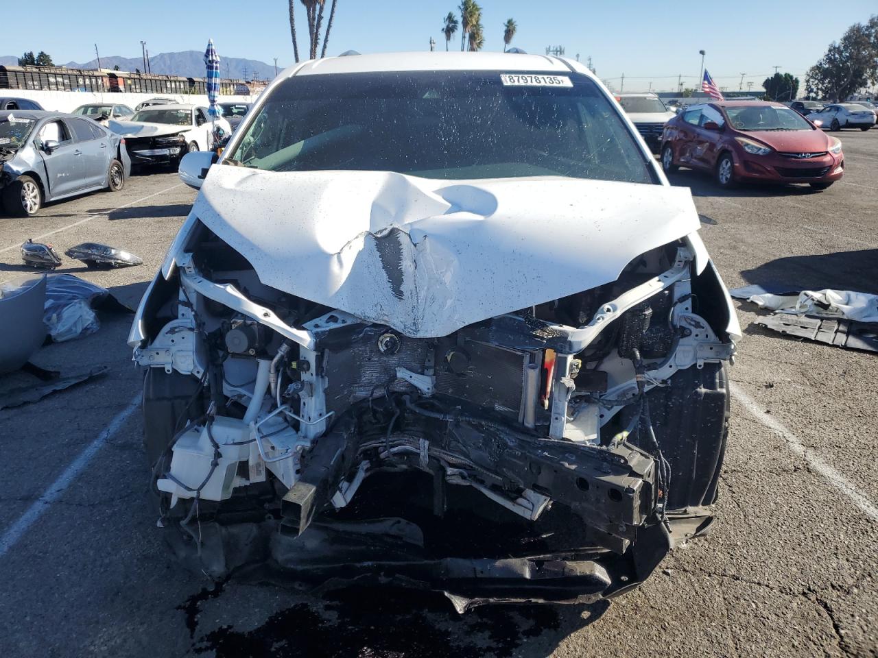 2020 Toyota Sienna VIN 5TDXZ3DC9LS030514 Copart auction photo, front end / minor dent/scratches damage thumbnail 5