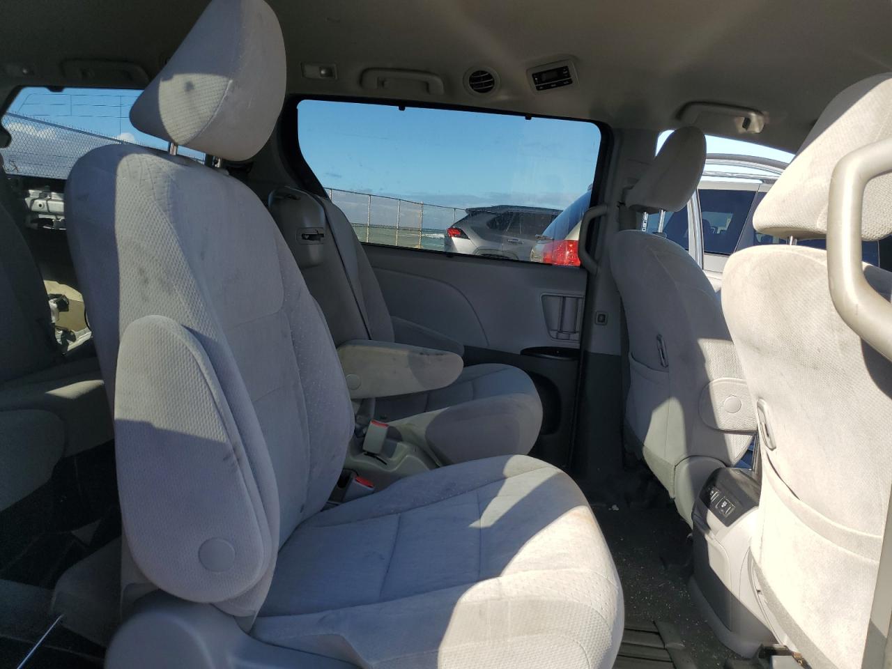 2019 Toyota Sienna VIN 5TDKZ3DC8KS983174 Copart auction photo, rear end damage thumbnail 11
