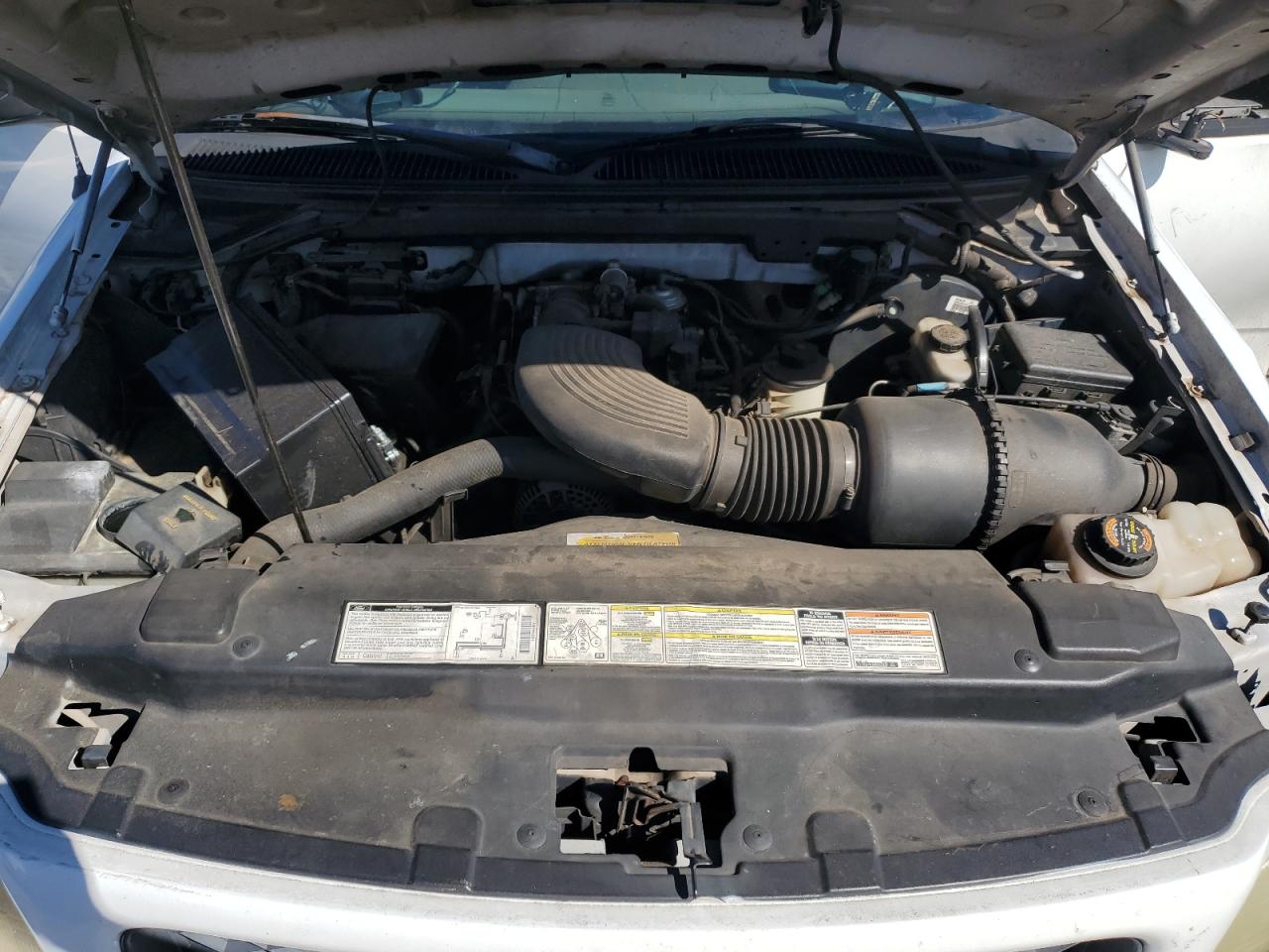 1998 Ford F-150 VIN 1FTZX08W6WKA55383 Copart auction photo, side / front end damage thumbnail 12