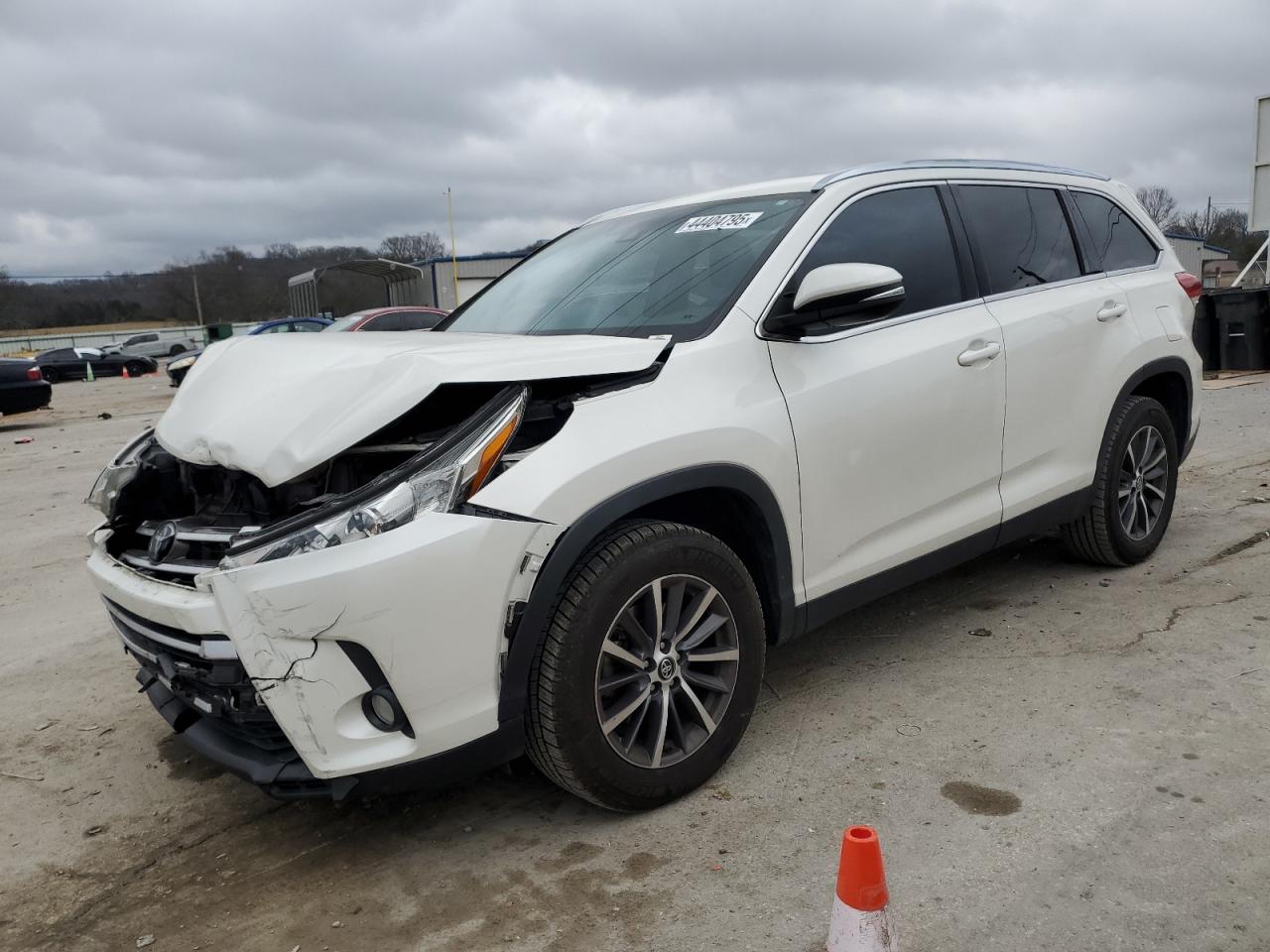 2019 Toyota Highlander VIN 5TDKZRFH0KS573660