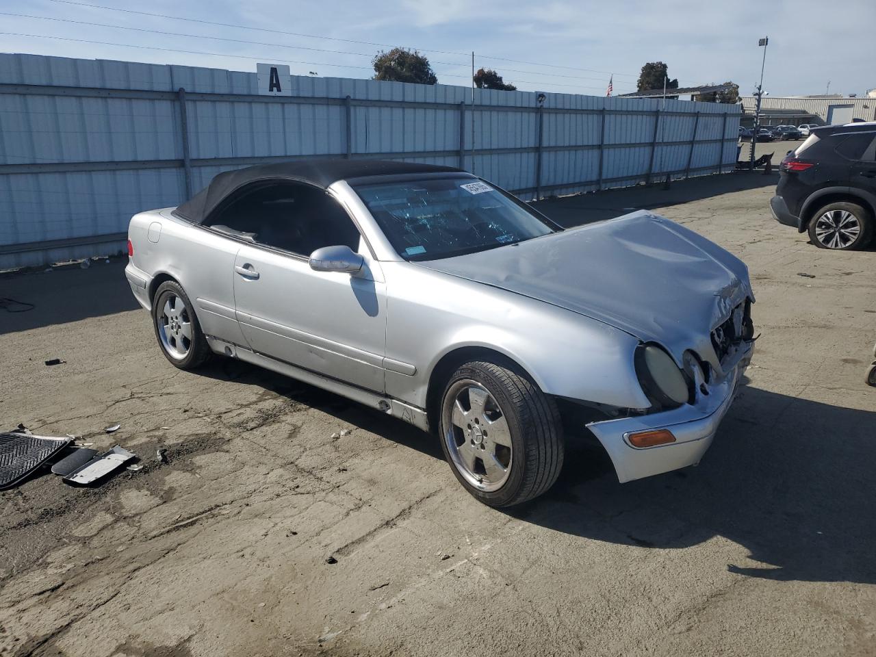 2002 Mercedes-Benz CLK-klasse VIN WDBLK70GX2T103942 Copart auction photo, front end damage thumbnail 4