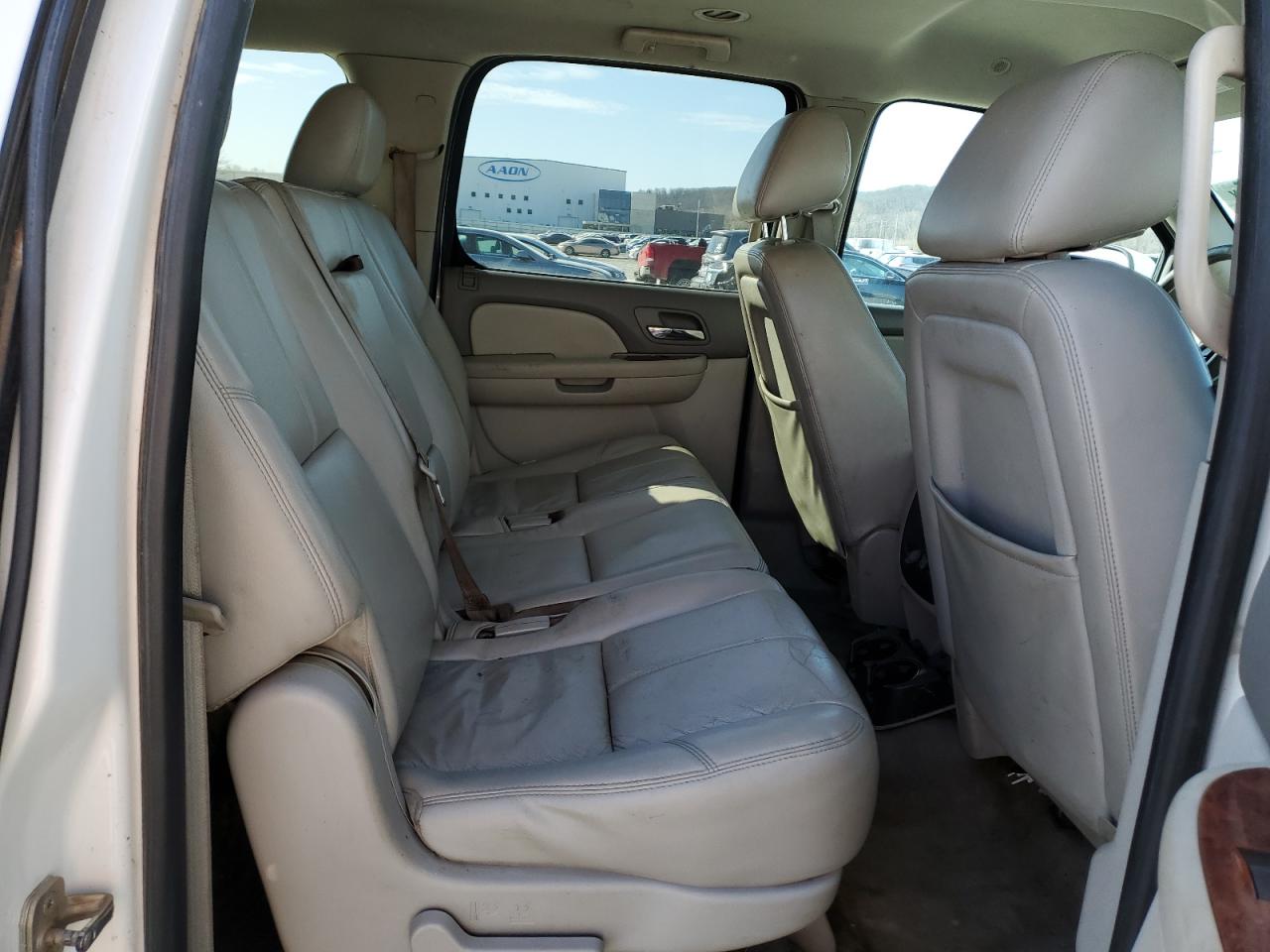 2014 Chevrolet Suburban VIN 1GNSCJE0XER208959 Copart auction photo, side / rear end damage thumbnail 12